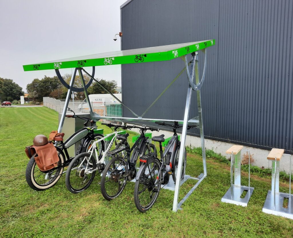 Sites isolés - Véloport équipé de panneaux solaire pour la recharge des véhicules de mobilité douce
