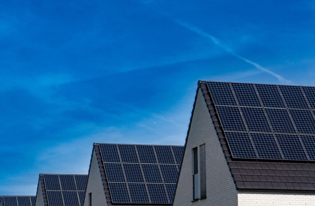 panneaux photovoltaïques sur toiture avec un dimensionnement installation solaire optimisé
